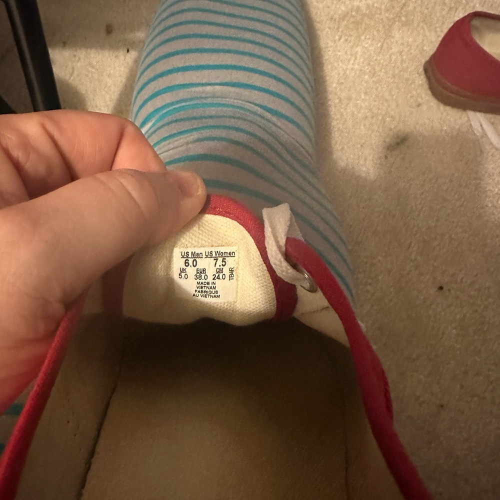 Red vans - Picture 5 of 5